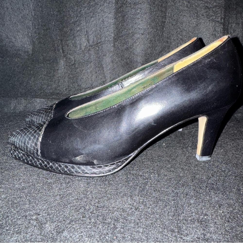 New Vintage Gloria Vanderbilt Size 6.5 Wicked Heels Shoes Black Texture Cap Toe - Picture 6 of 9